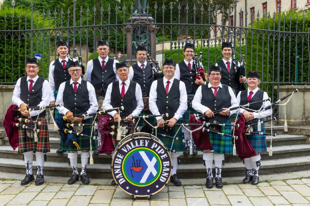 Die Danube-Valley Pipeband in voller Besetzung